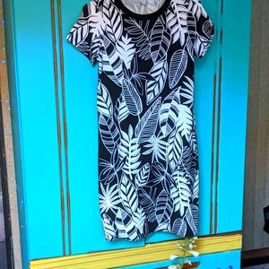 Old Navy beach dress. XS Black and White beachy pattern. Like new, never worn.